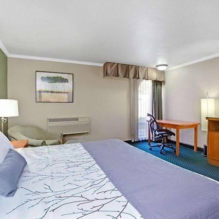 Days Inn By Wyndham San Jose Convention Center Экстерьер фото