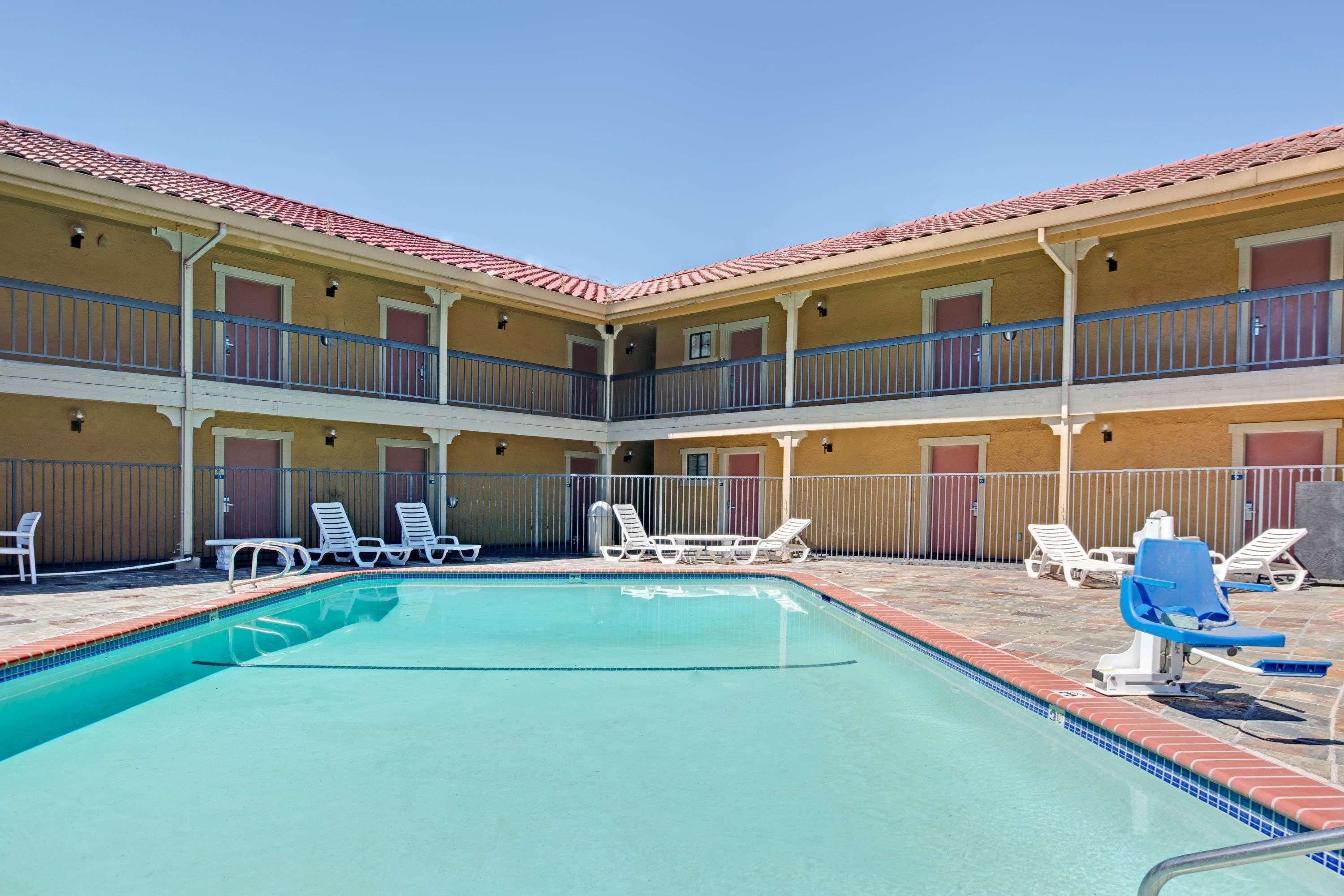 Days Inn By Wyndham San Jose Convention Center Экстерьер фото