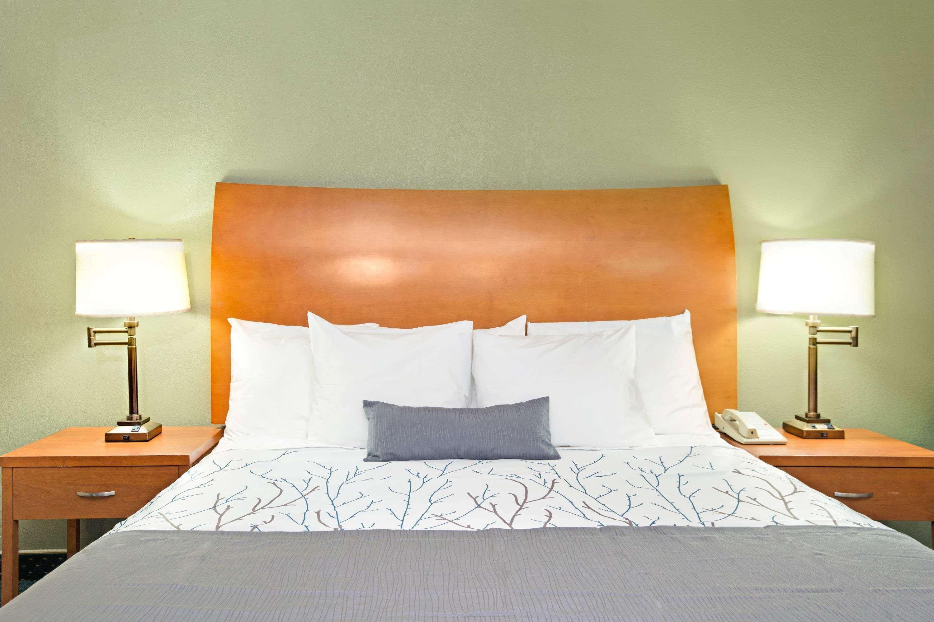 Days Inn By Wyndham San Jose Convention Center Экстерьер фото