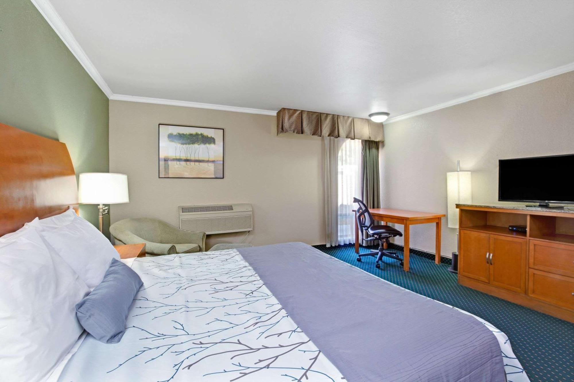 Days Inn By Wyndham San Jose Convention Center Экстерьер фото
